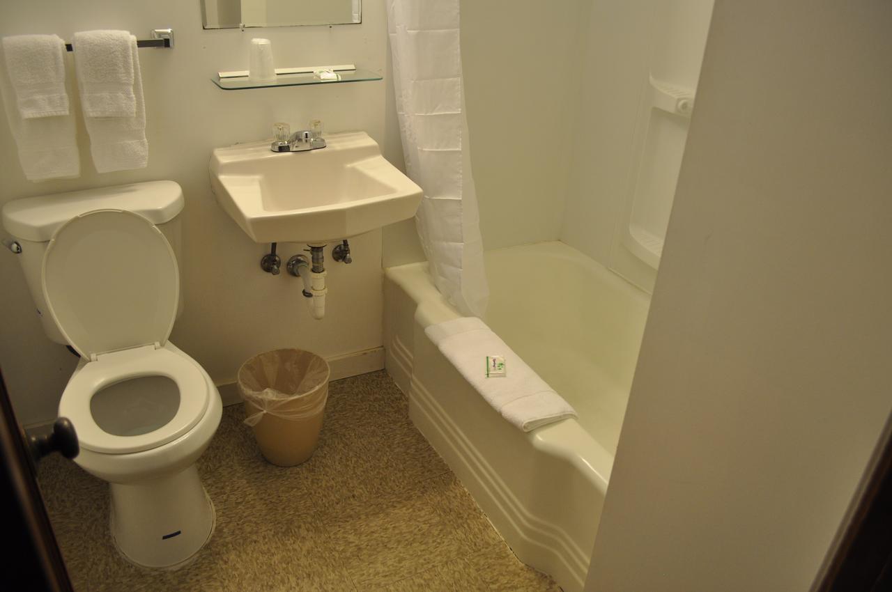 Golden Lion Motel Raymond Екстериор снимка